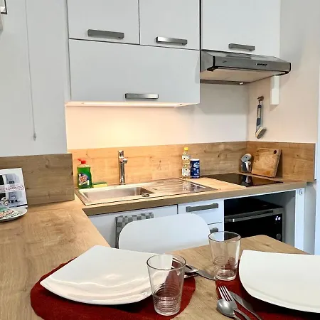 Equipe Avec Balcon Et Acces Rapide A Lille Apartament